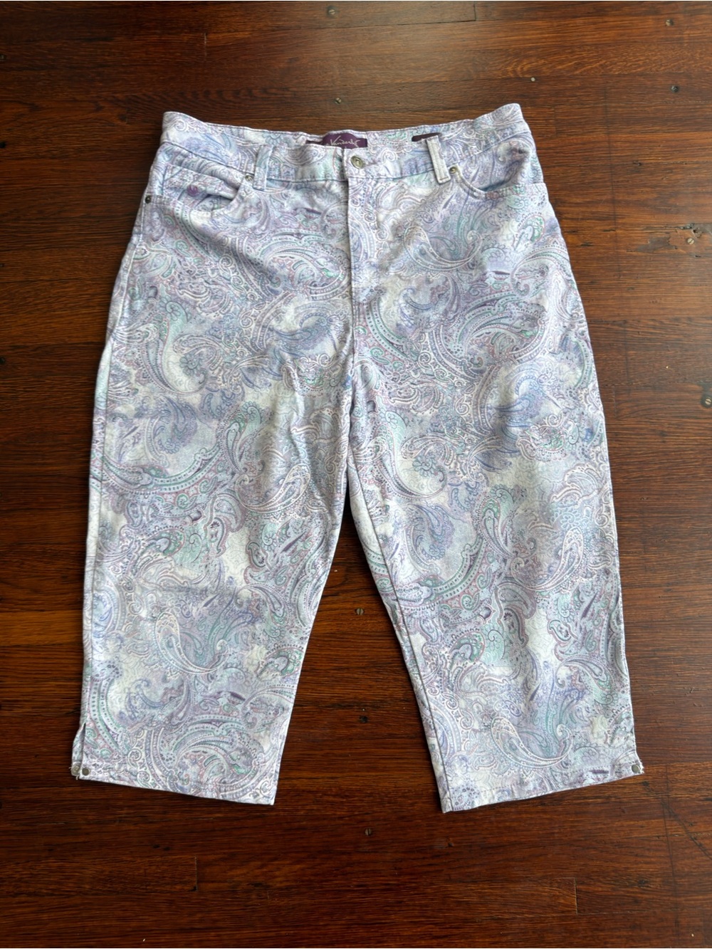 Paisley Print Men’s Crop Pants in Lavender